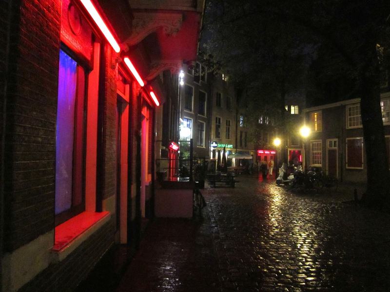 1920px-Warmo_to_oude_kerk_red_light