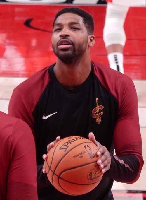 876px-Tristan_Thompson_against_the_Portland_Trail_Blazers_cropped