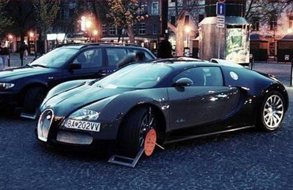 Bugatti Veyron Parking FAIL