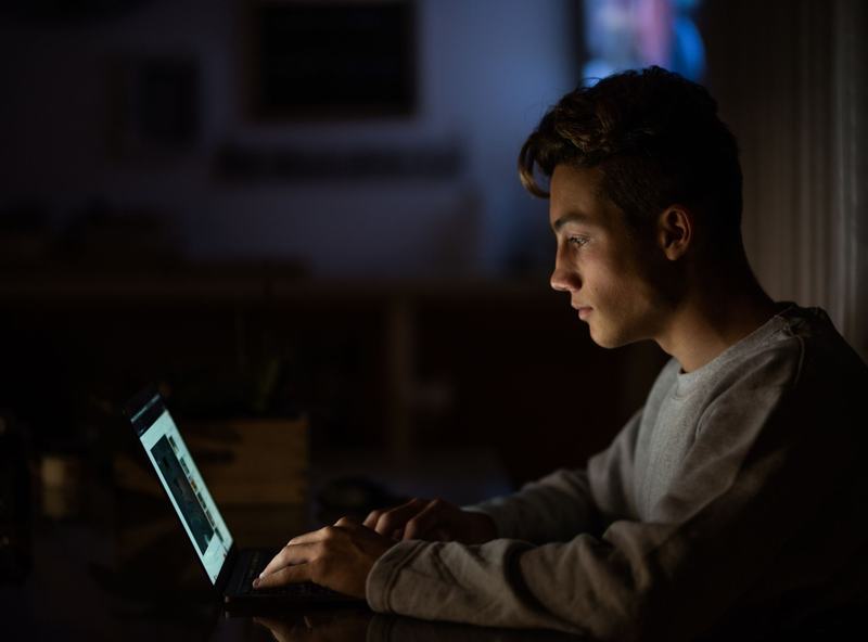 addiction-to-online-dating-apps