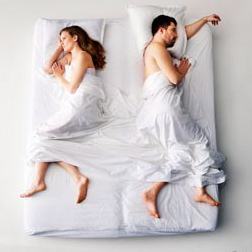 couple-fighting-in-bed
