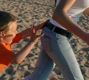 kid_butt_grab