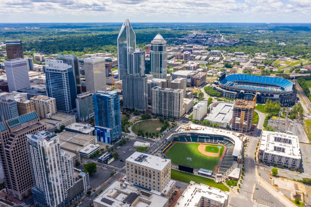 Casual Dating in Charlotte with a Smooth, Southern Kick